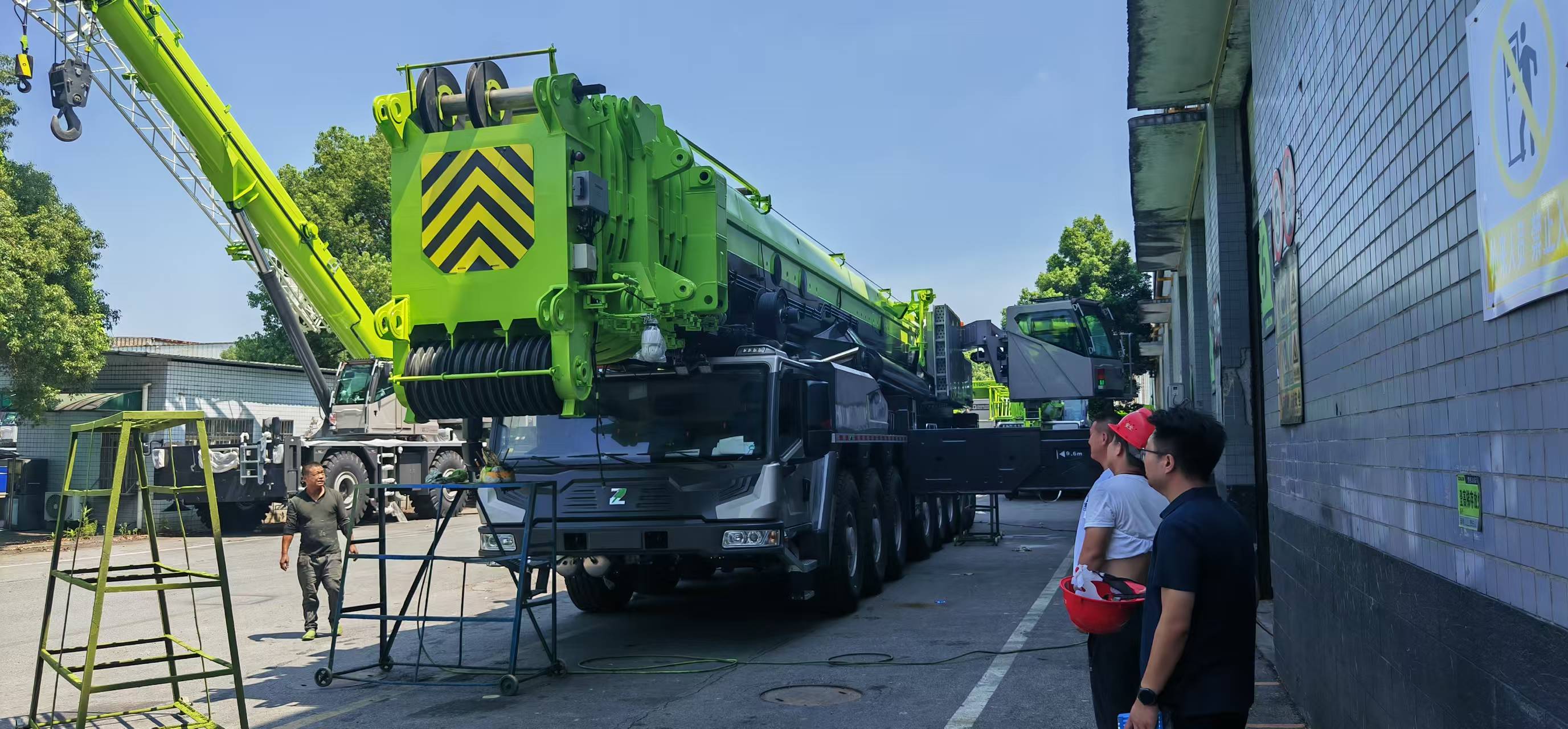 1800吨级大型吊车